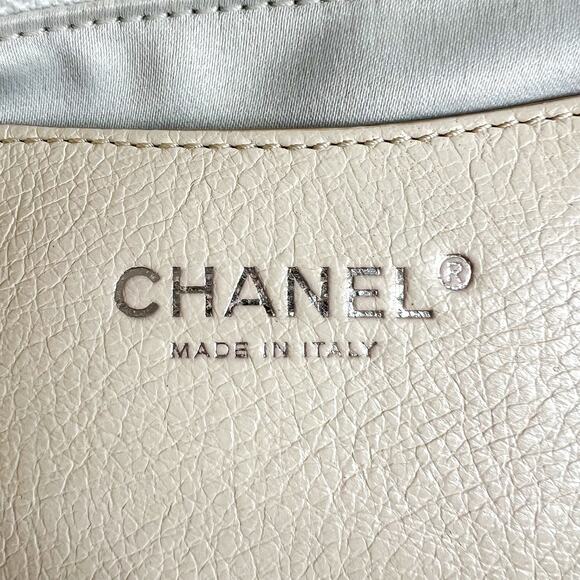 CHANEL On the Road Cream Leather Large Tote - Picture 8 of 15